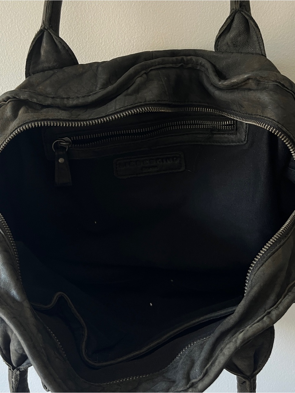 Liebeskind Berlin Black Leather Shoulder Bag - Picture 4 of 12